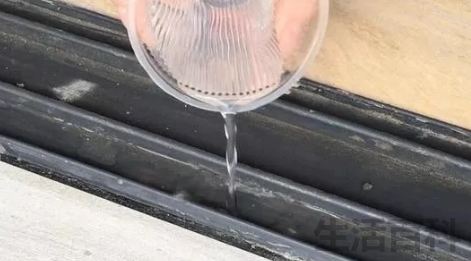 窗户滑道太脏怎么处理