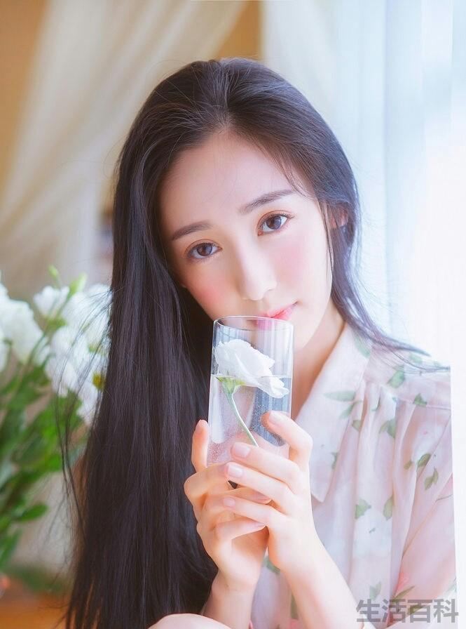 跟女生聊天找什么话题比较好