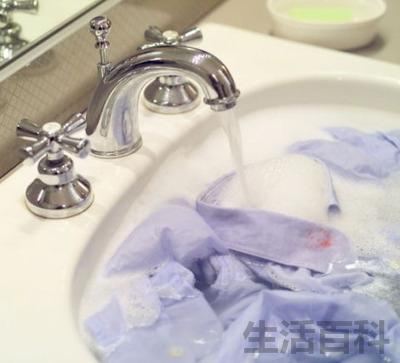衣服上的油渍放久了如何去掉