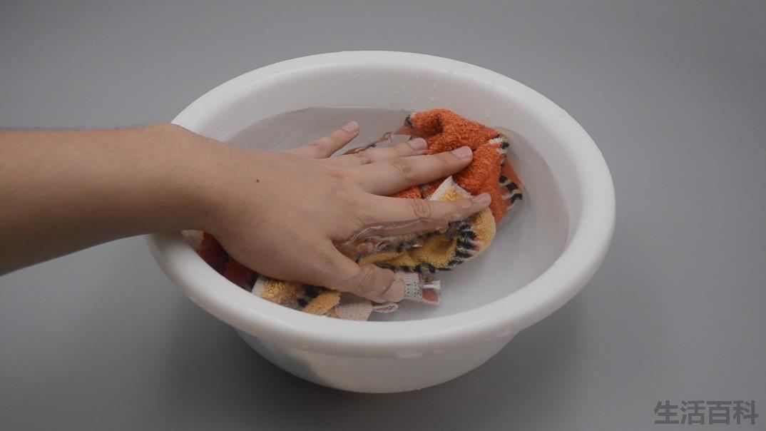 开空调挂湿毛巾有用吗