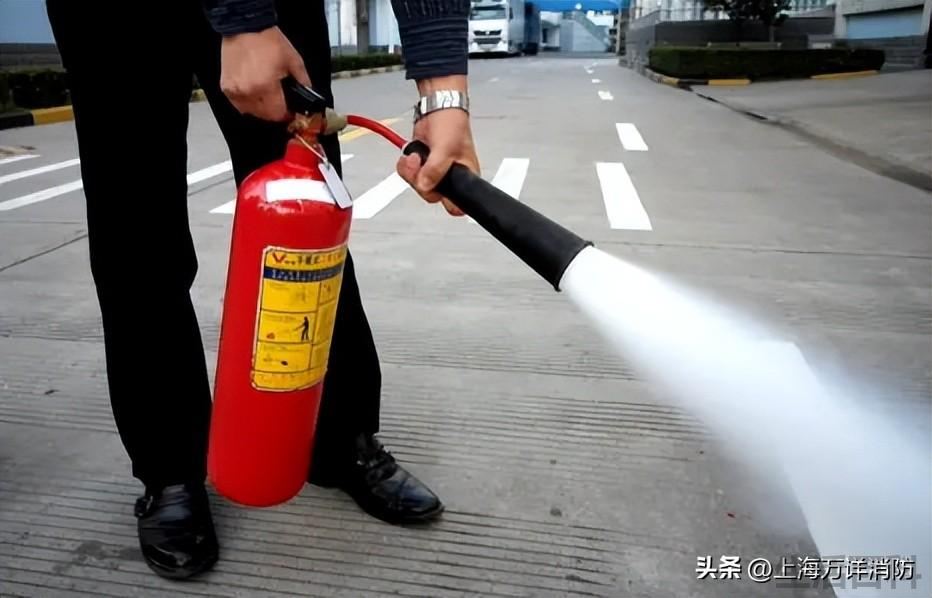 二氧化碳灭火器的使用方法
