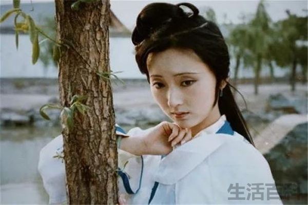 为什么林黛玉是赤着身子死去:死后换上寿衣