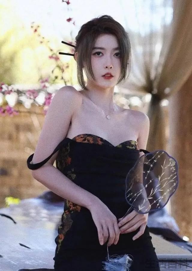 聂小雨黑色皮衣吃鸡哪里可以看