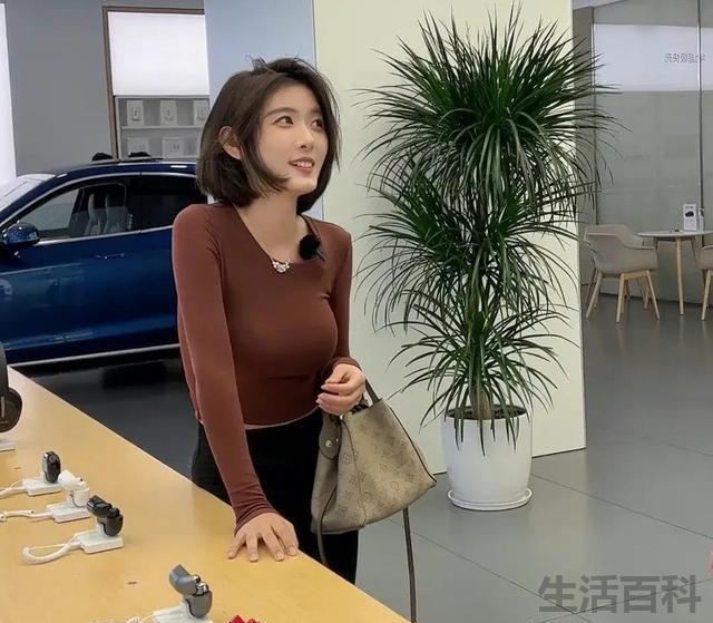 聂小雨黑色皮衣吃鸡哪里可以看