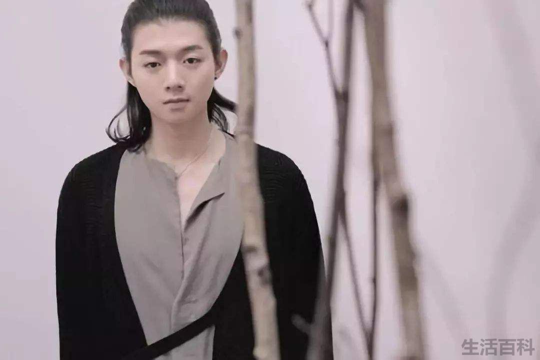 霍尊现在干什么工作