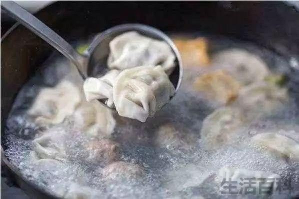 饺子是用冷水煮还是沸水煮