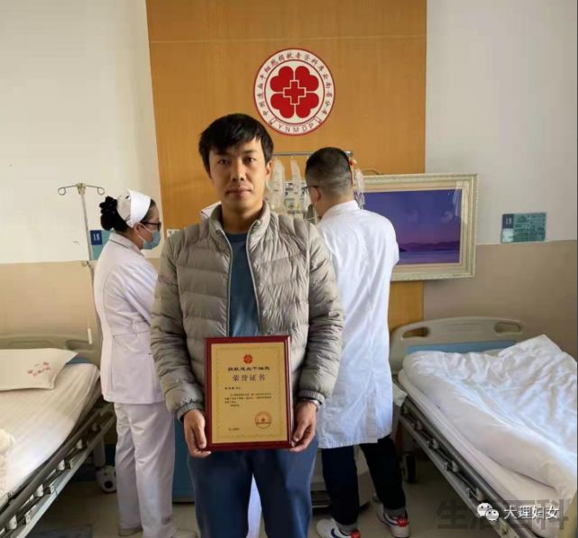 朱志鑫爸爸是干嘛的