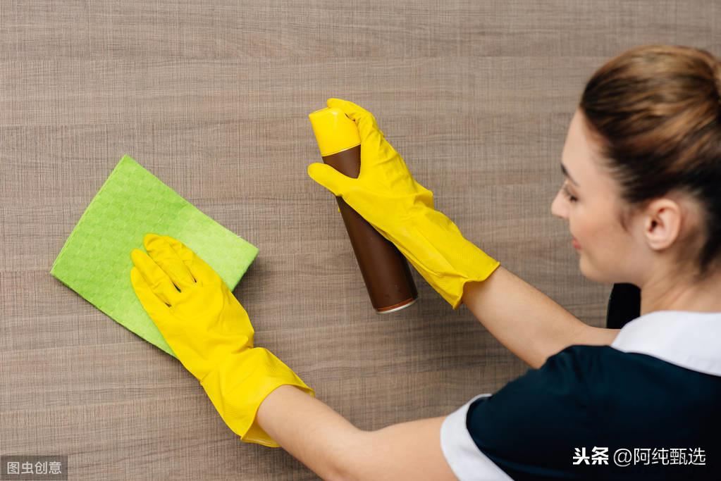 家里的墙纸脏了怎么清洗