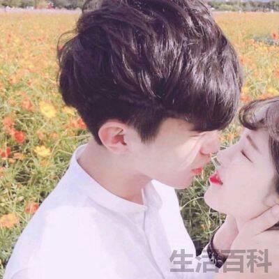 通过男生手放的部位看他的态度