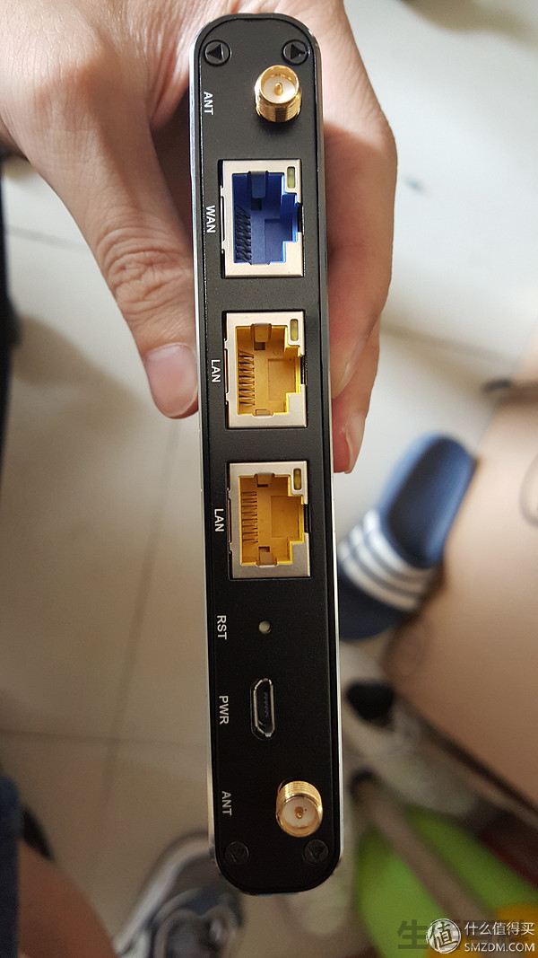 极路由二代是百兆还是千兆