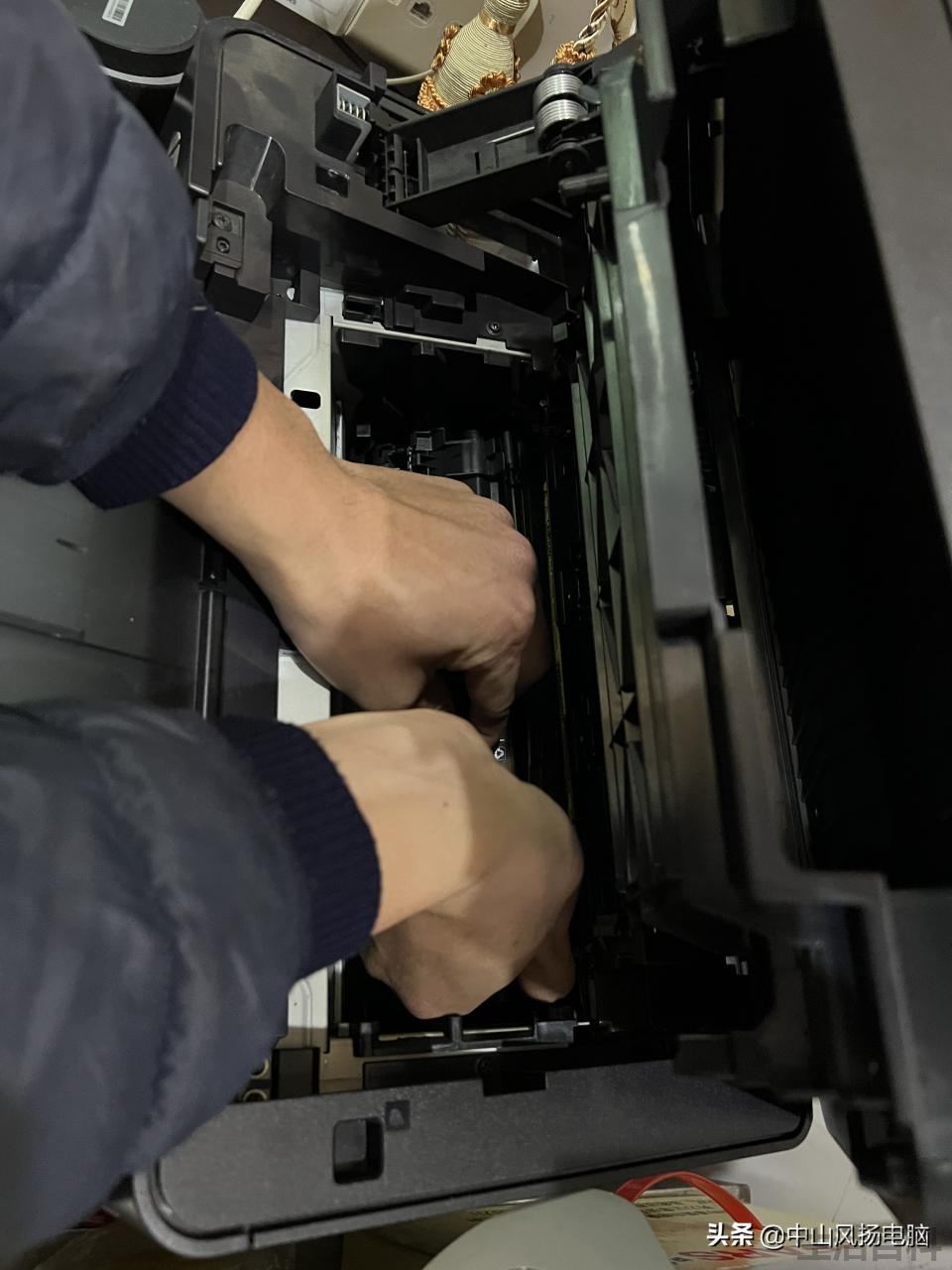 惠普碳粉打印机怎么加粉