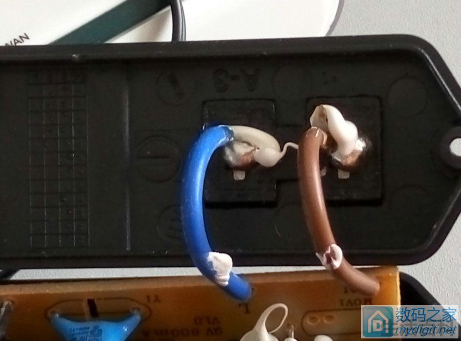 TENDA W311R无线路由器拆解
