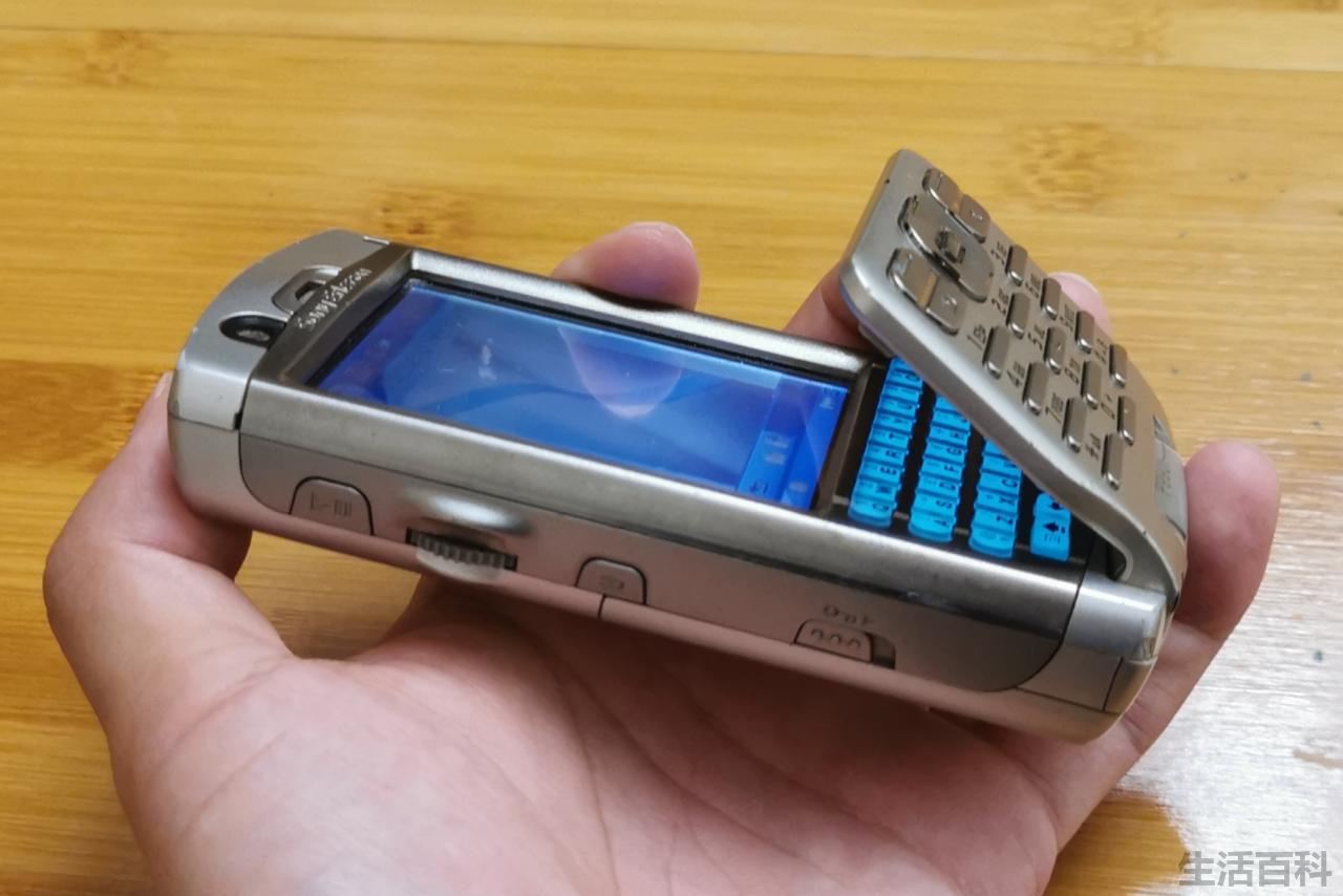 索尼爱立信P990i图片