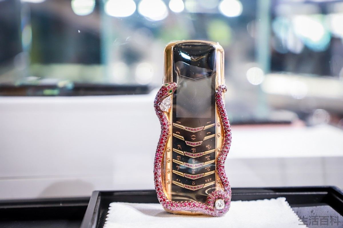 Vertu Signature眼镜蛇限量版手机