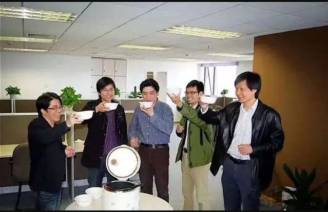 小米手机1代发布时间