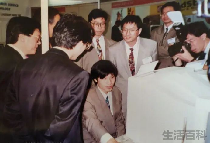 小米手机1代发布时间
