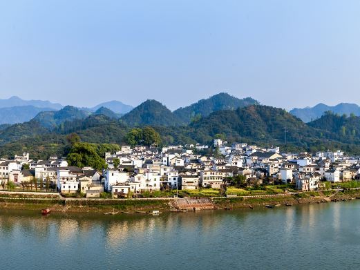 黄山湖边古村落