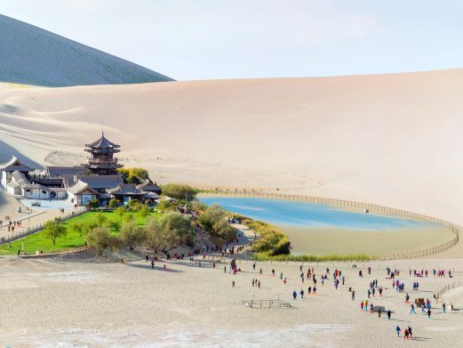 敦煌鸣沙山月牙泉
