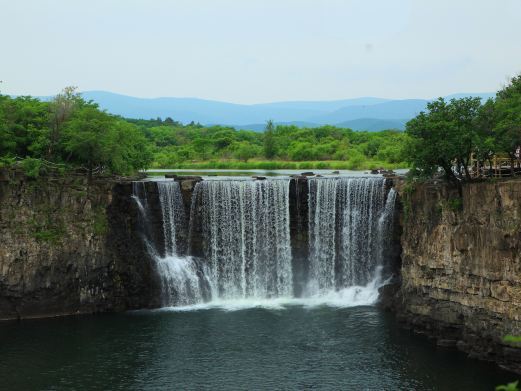 宁安镜泊湖跳水