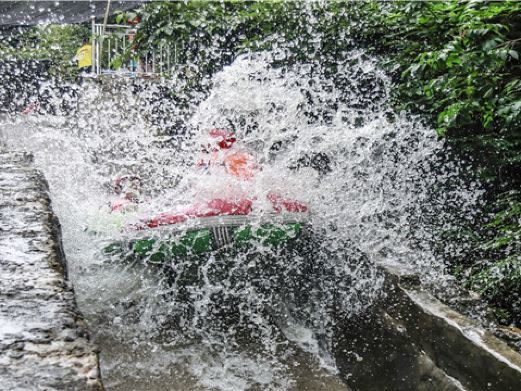 上高白云峰峡谷漂流