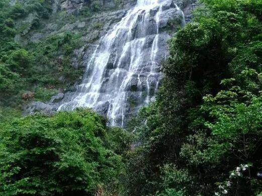 庐山谷帘泉
