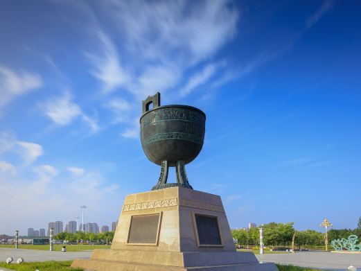 鄂尔多斯青铜文化广场(鄂托克西街)