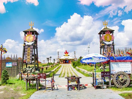 陈巴尔虎旗金帐汗旅游部落