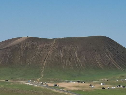 乌兰察布星遇火山露营地