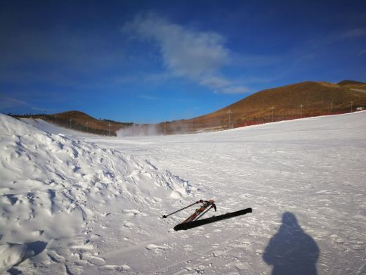 突泉温泉滑雪场