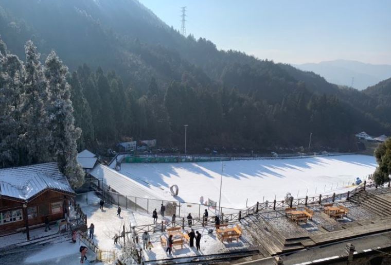 文成绿水尖室外滑雪场
