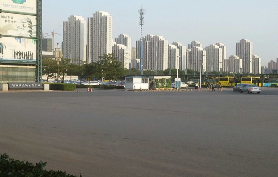 天津轻轨终点站公交广场