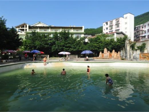 重庆光中温泉山庄